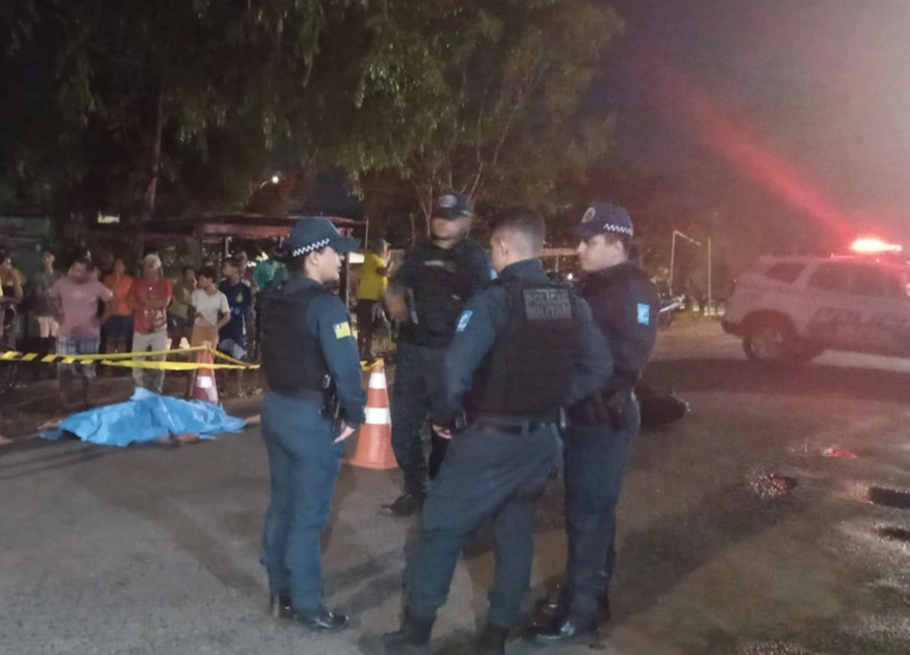 Homem morre após colidir motocicleta em carro na zona leste de Teresina