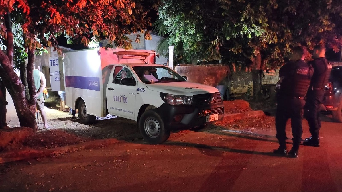 Jovem é morta e tem corpo jogado em fossa; marido é preso e confessa crime