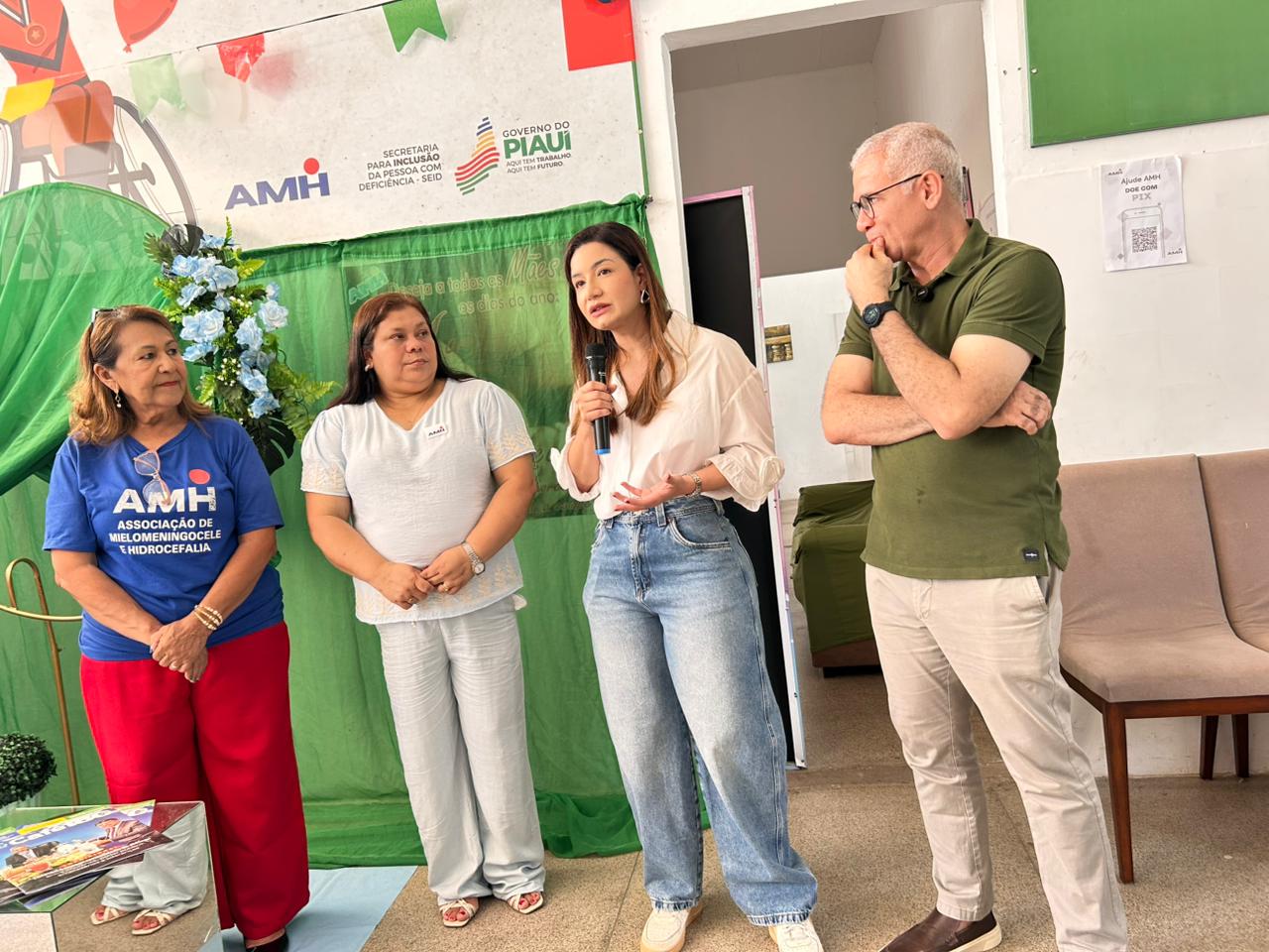 Laura Nascimento e reforça defesa das famílias atípicas