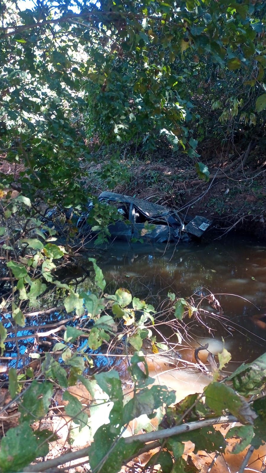 Mulher morre após carro ser encontrado dentro de riacho em Redenção do Gurguéia