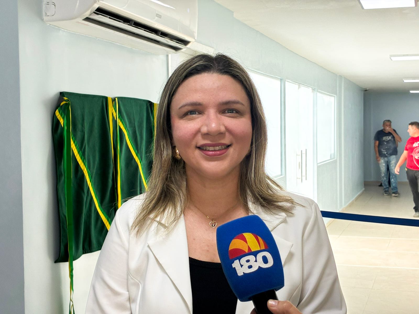 Nirvania Carvalho celebra ambulatório do HGV reformado pelo Governo do Piauí