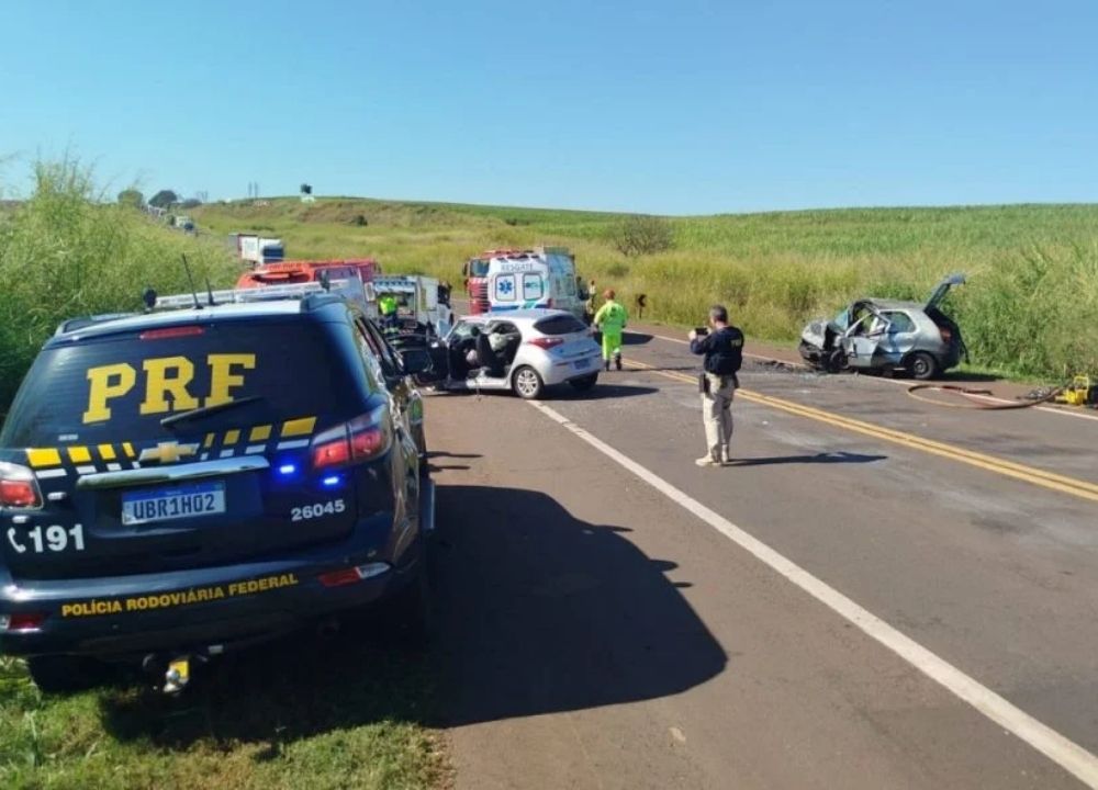 Pai e filha morrem em colisão frontal na BR-369; três pessoas ficam gravemente feridas