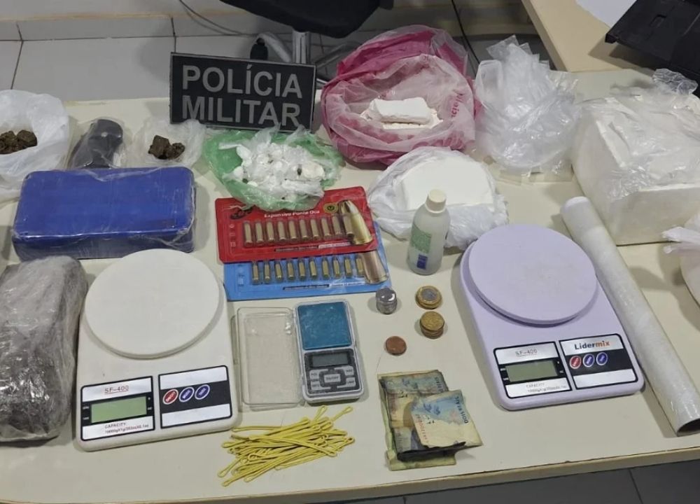 Polícia Militar apreende drogas, munições e balanças de precisão após denúncia de tráfico em Marcolândia