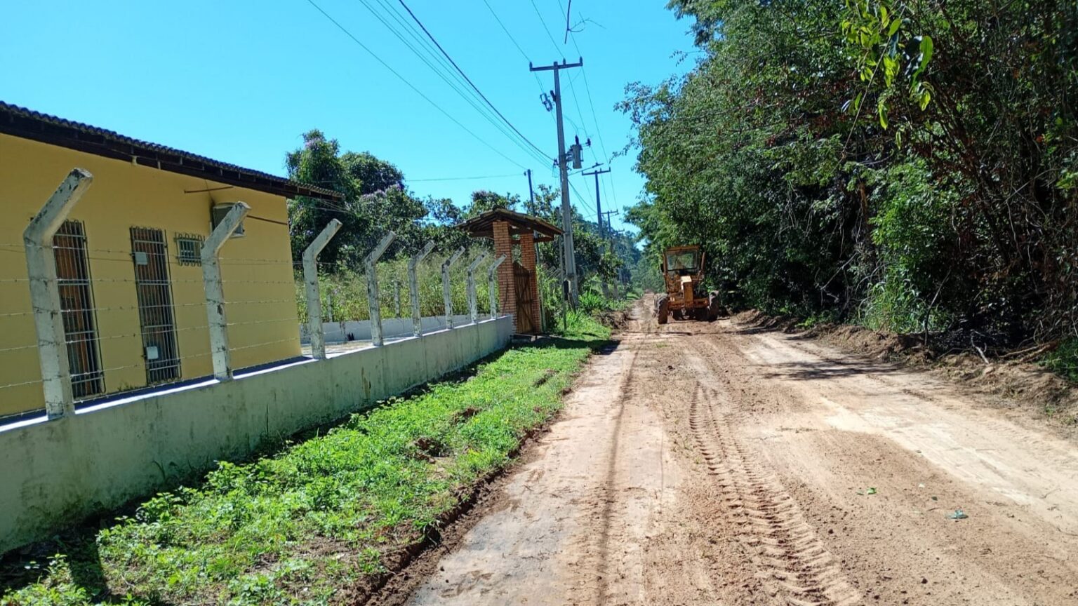 Prefeitura de Teresina intensifica recuperação de estradas vicinais para melhorar mobilidade na zona rural