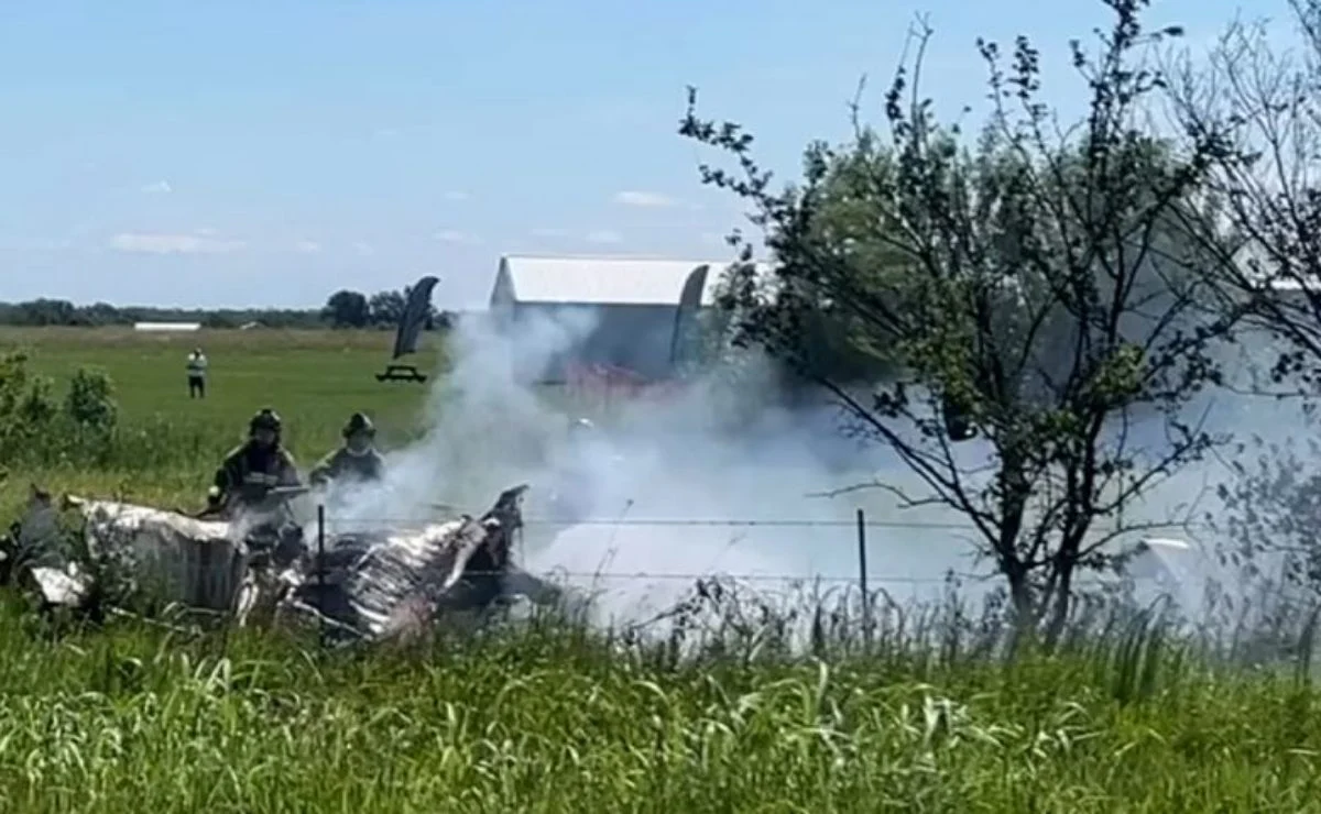 Queda de avião perto de aeroporto deixa 12 mortos