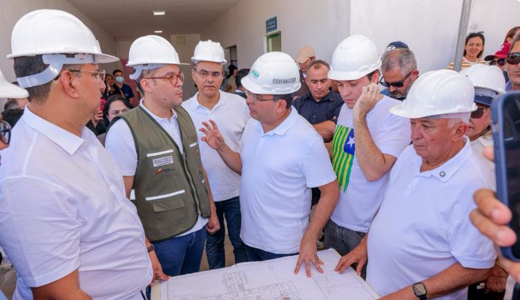 Rafael Fonteles acompanha reforma do hospital estadual, mercado público em São Miguel do Tapuio