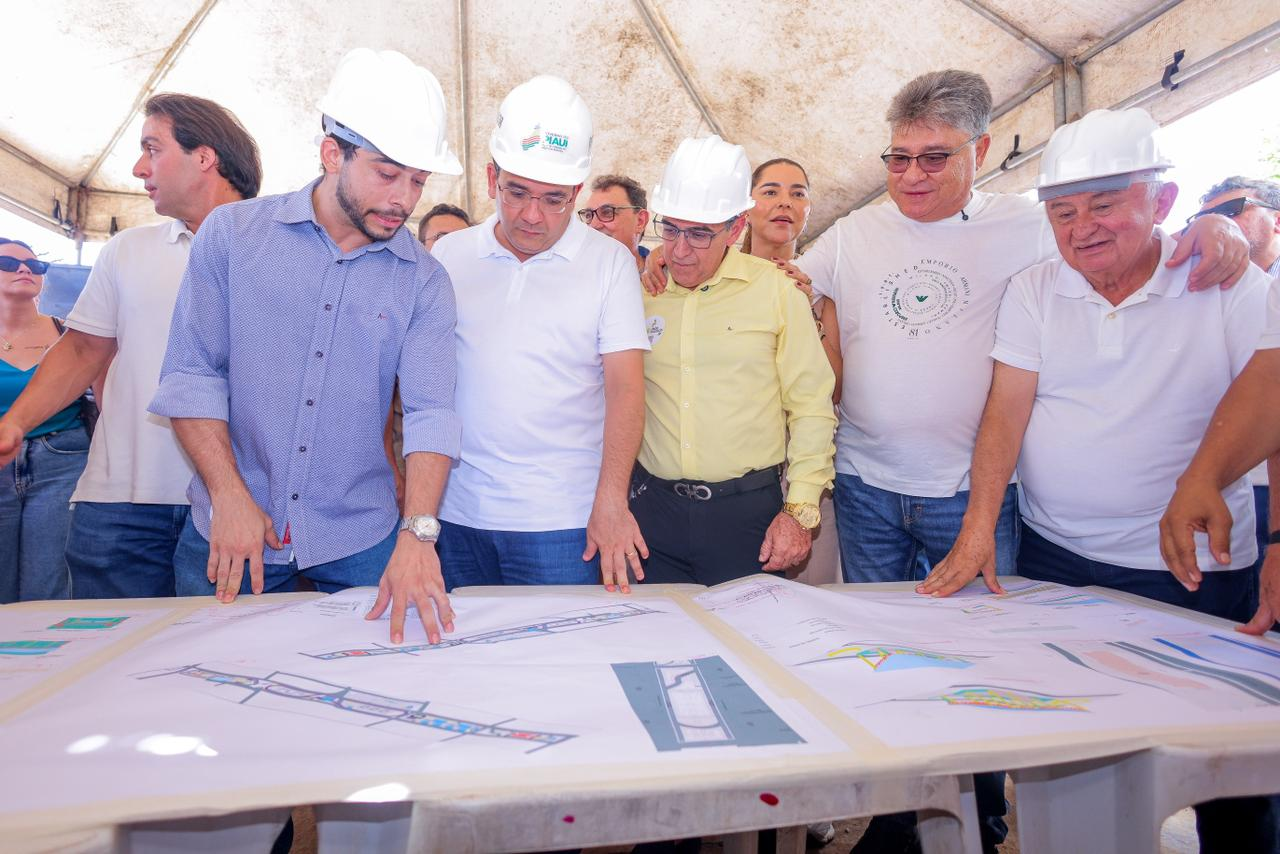 Rafael Fonteles visita obra do Governo do Estado para recuperação da Avenida João Siqueira e construção de praça em Brasileira