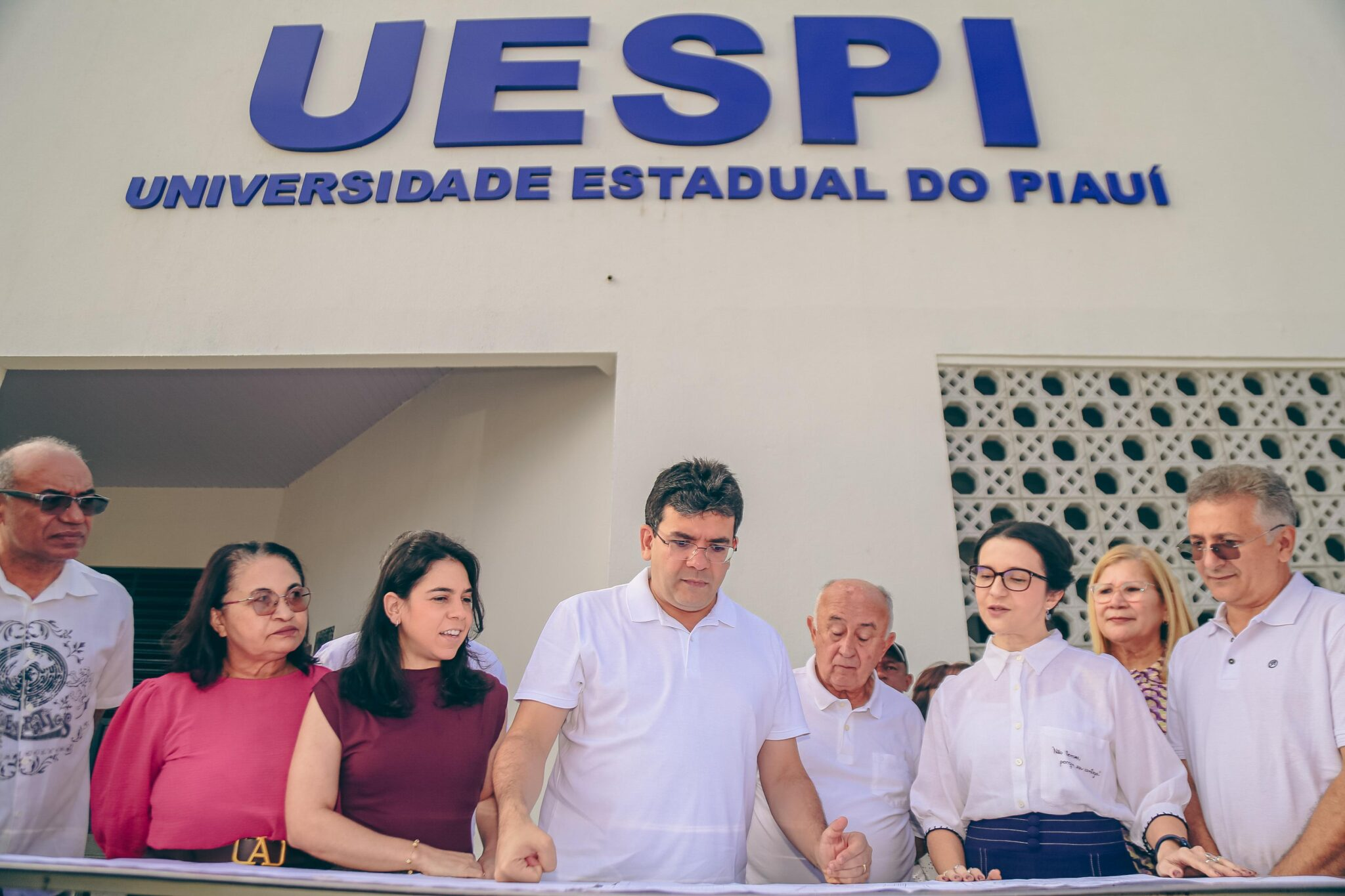 Rafael Fonteles visita obras da Uespi em Floriano