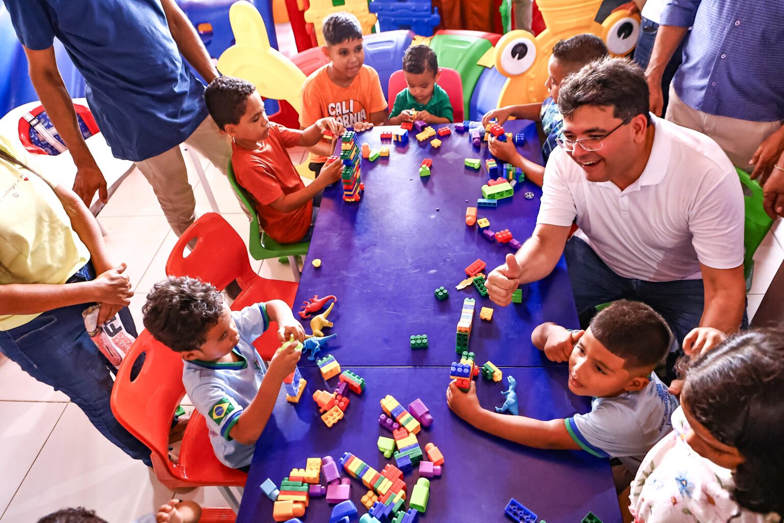 Rafael Fonteles visita obras de asfaltamento e entrega kit creche em Piracuruca e região nesta sexta (26)