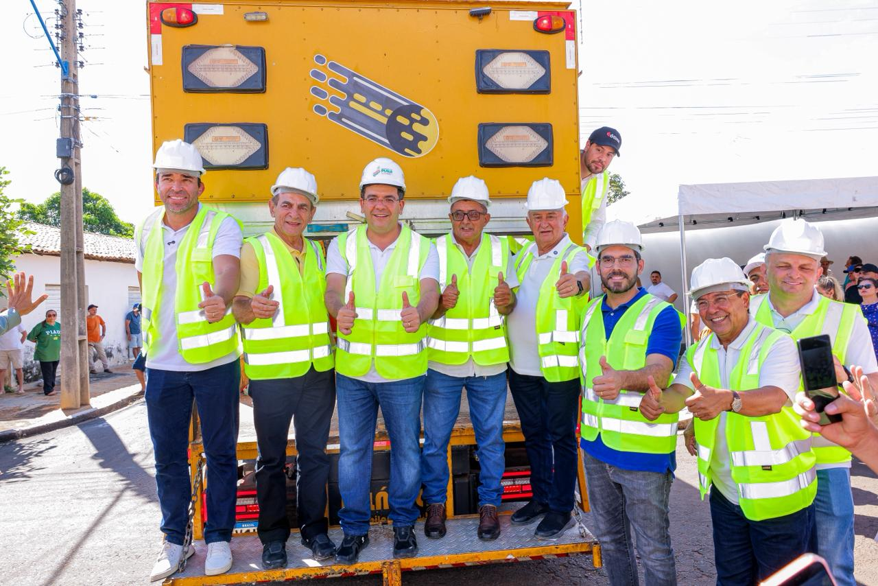 Rafael Fonteles vistoria nova etapa de asfaltamento que beneficia 22 ruas em São José do Divino