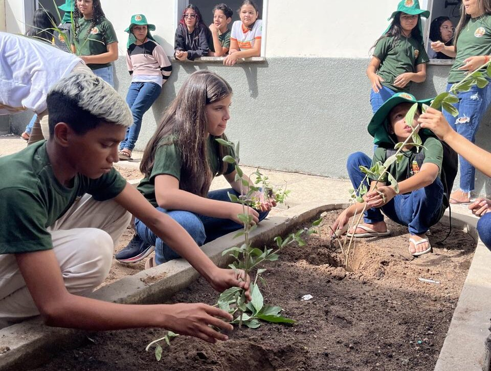 Semarh leva ação de educação ambiental para escola em Buriti dos Montes