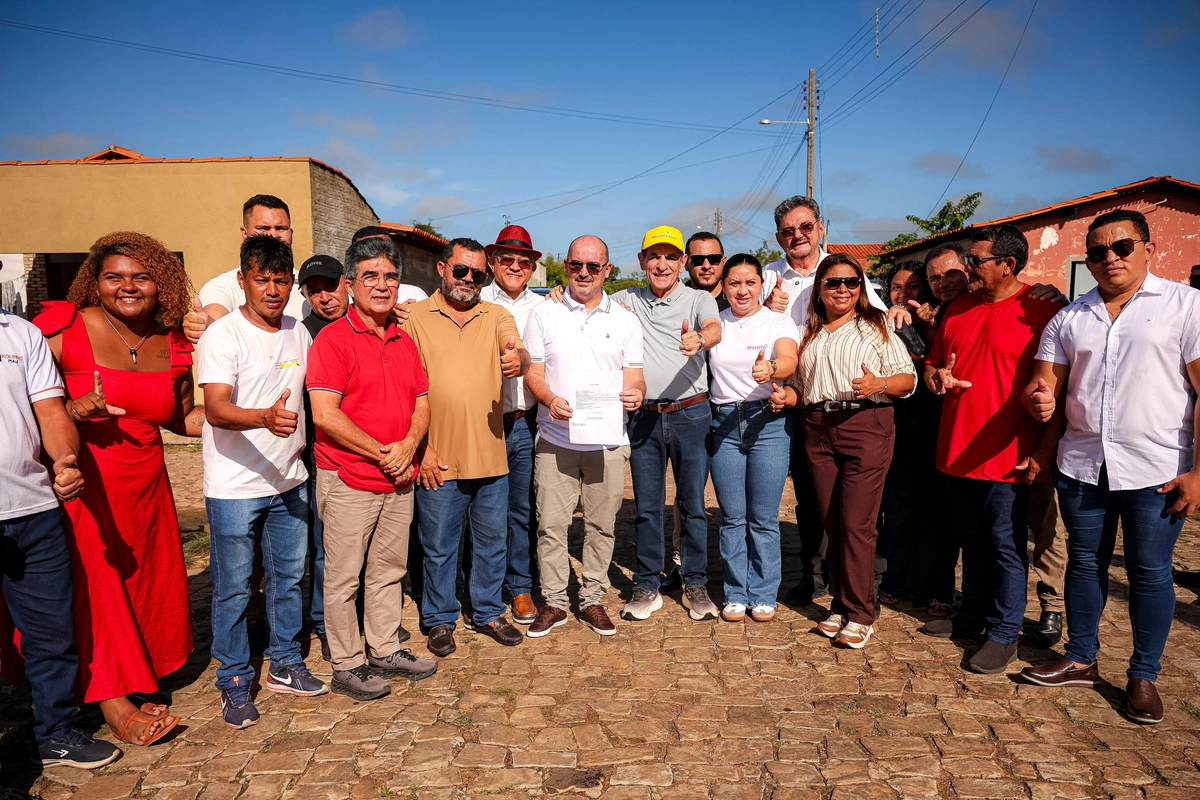 Senador Marcelo Castro anuncia asfaltamento de ruas em Morro do Chapéu do Piauí