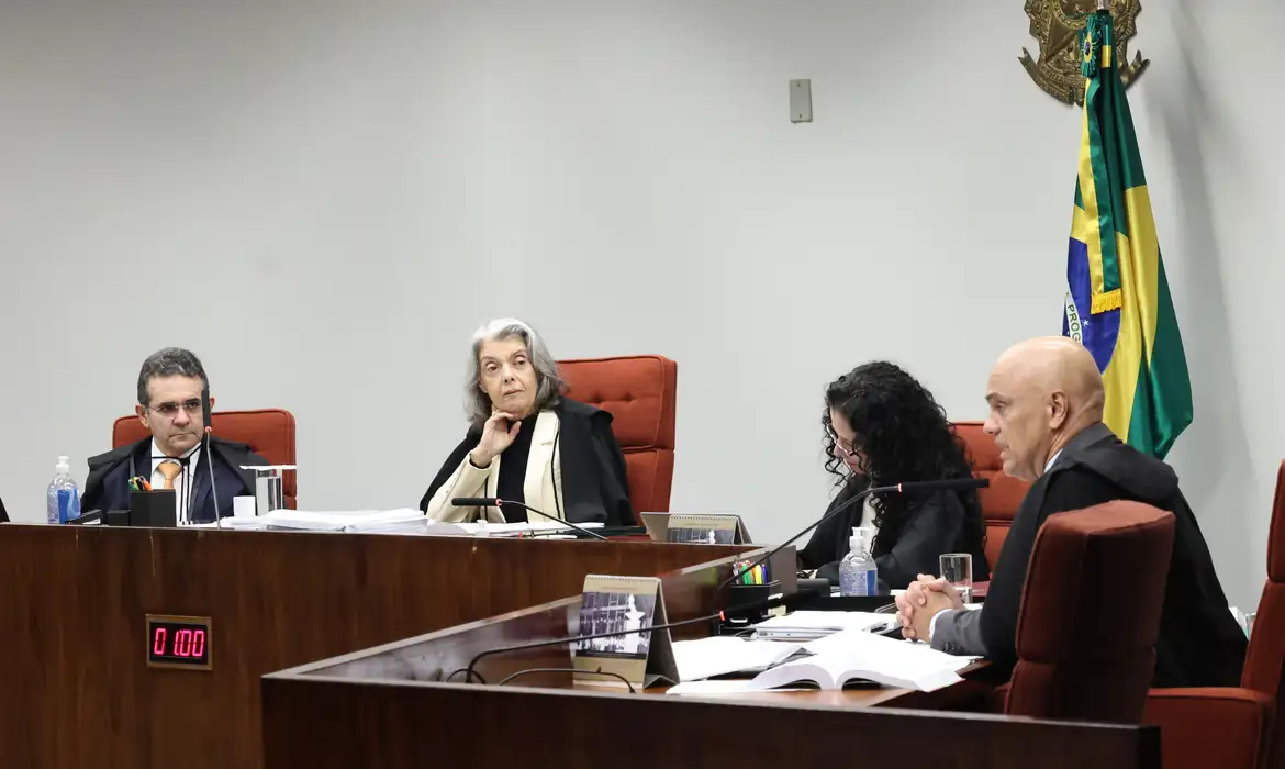 STF forma maioria para condenar Eduardo Bolsonaro no caso do tarifaço