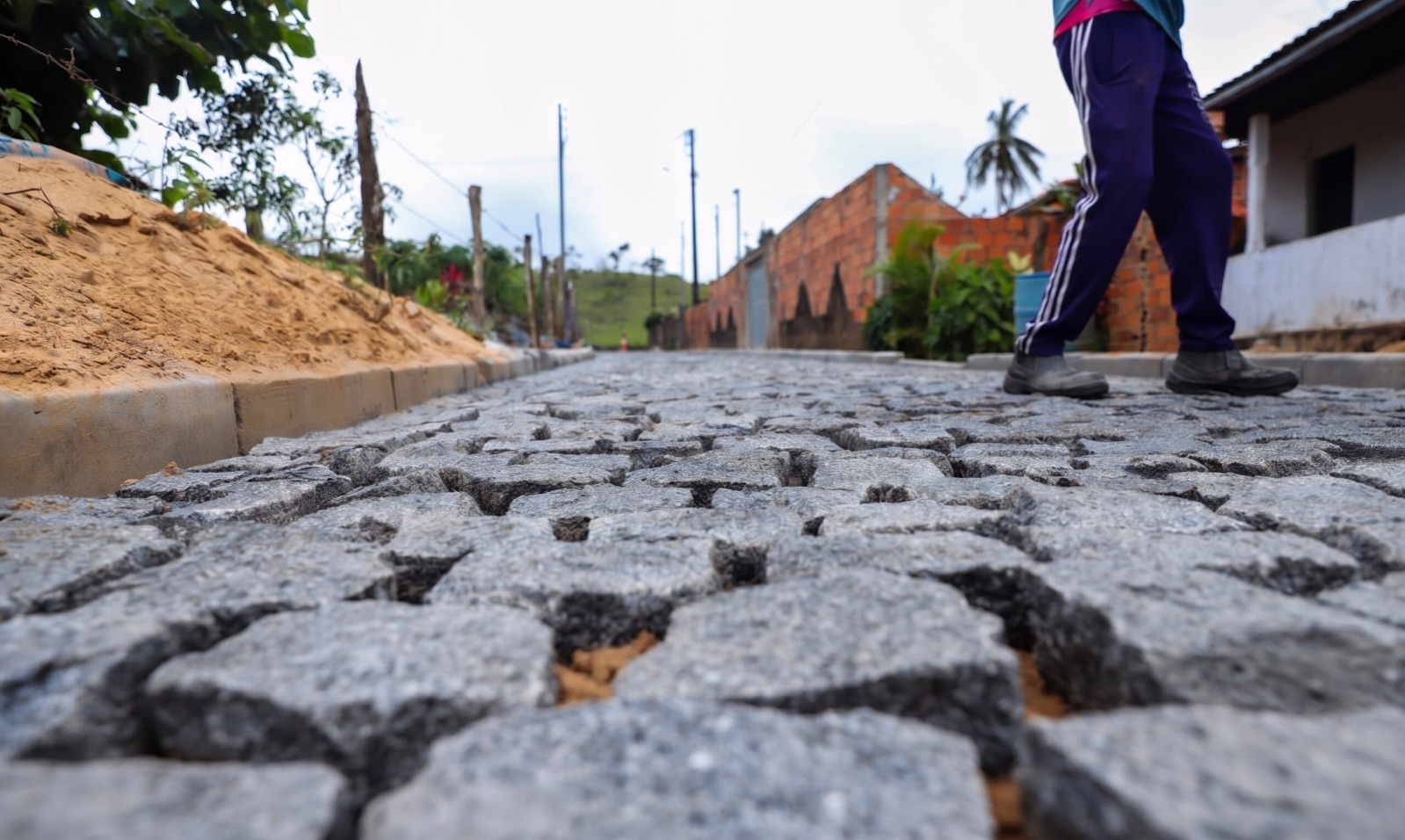 Vias públicas de Dom Inocêncio recebem pavimentação para melhorar tráfego e saúde