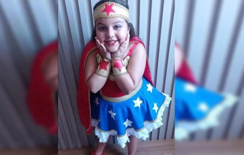 Após dias na UTI, morre menina picada por escorpião ao calçar tênis