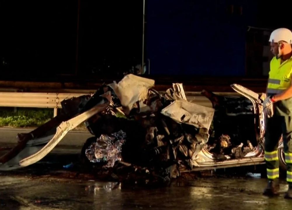 Carro pega fogo e 3 pessoas morrem em acidente na Castello Branco