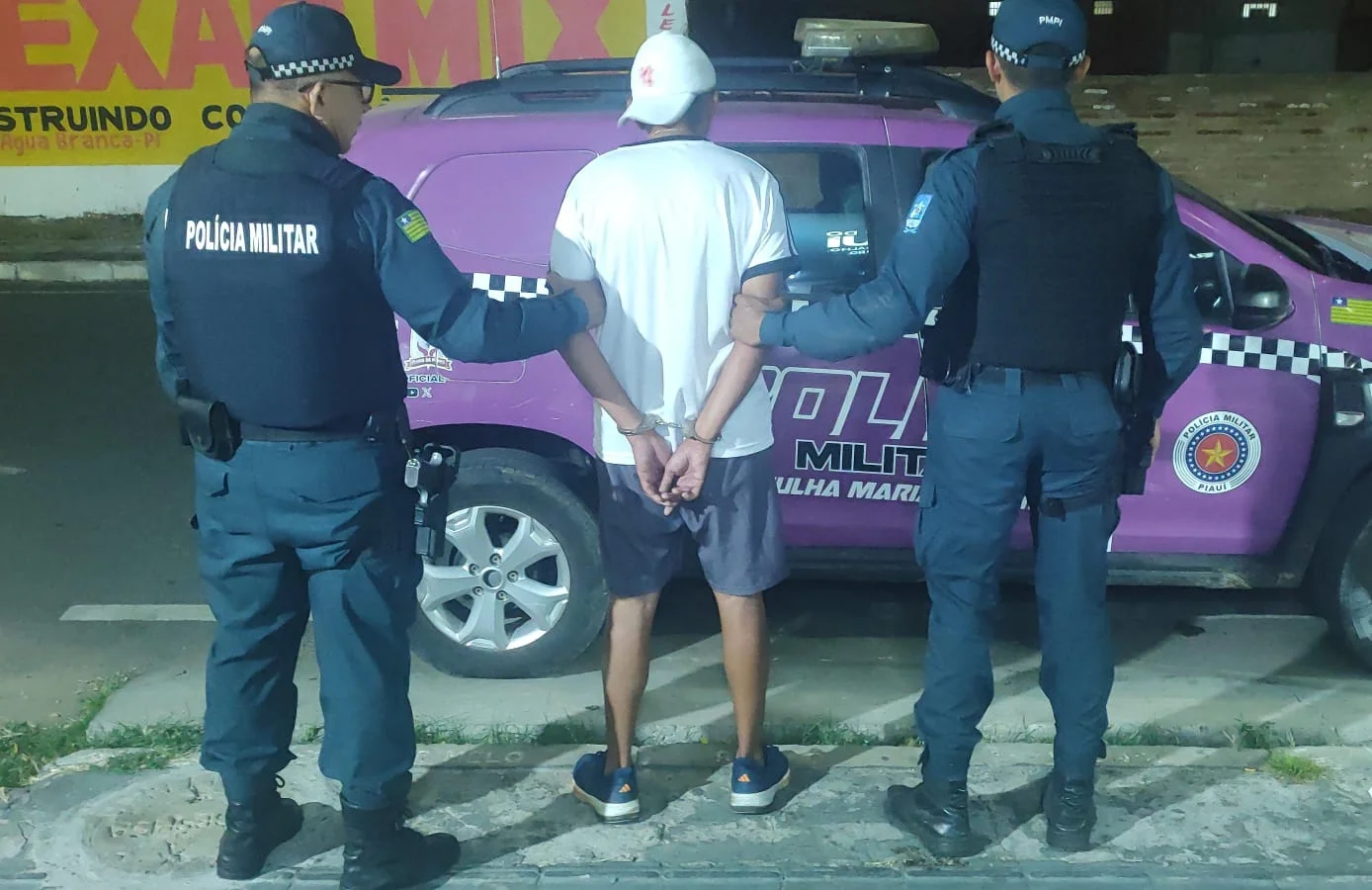 Condenado a 20 anos por latrocínio é preso durante festa de aniversário da cidade em praça no Piauí
