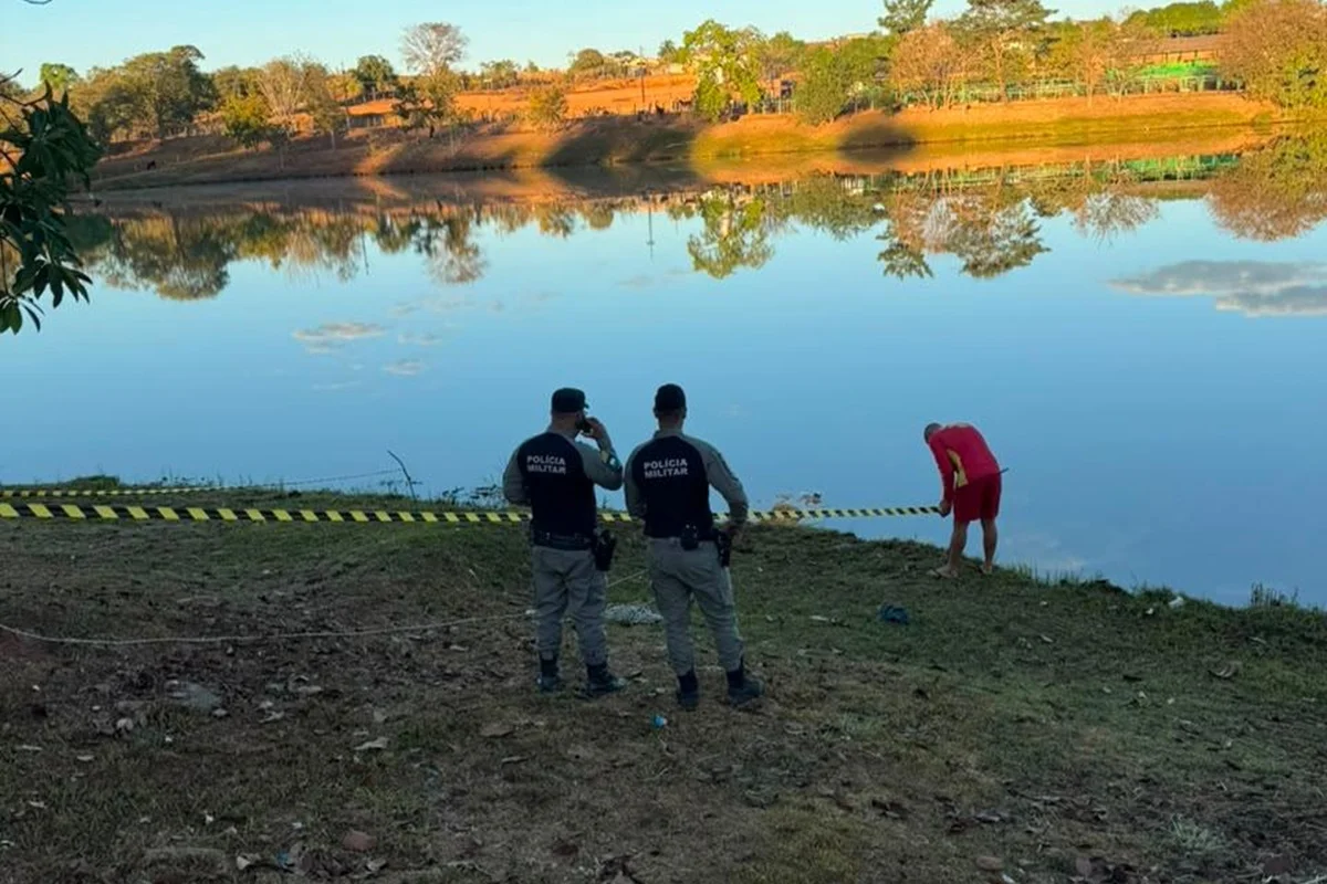 Corpo em lago: vítima foi baleada, tentou fugir pela água e morreu