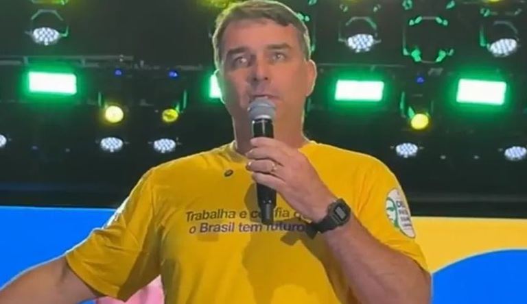 Flávio Bolsonaro diz que Lula