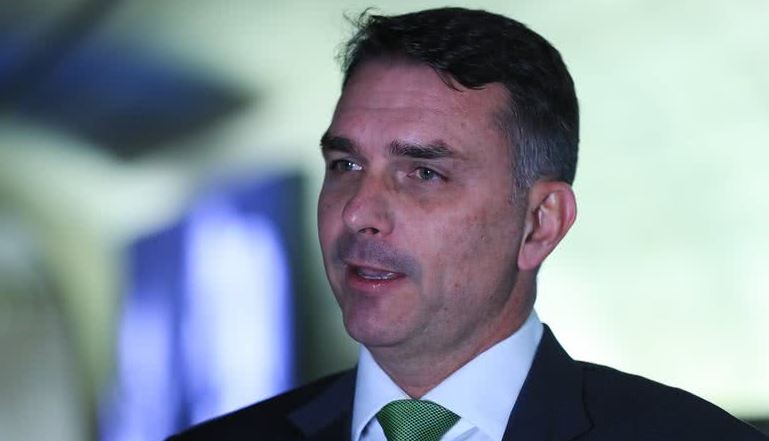Flávio Bolsonaro será ouvido pela PF em investigação por calúnia contra Lula