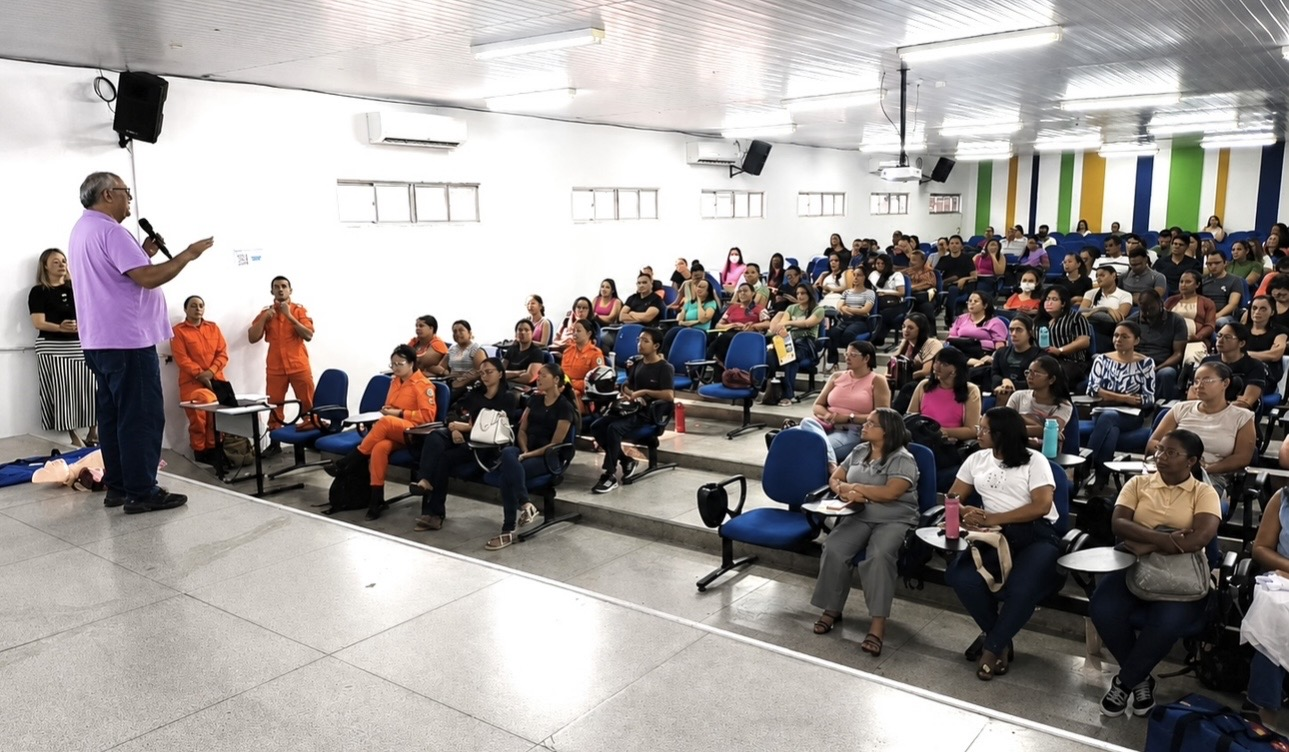 FWF promove palestra/oficina sobre primeiros socorros para novos auxiliares da Rede Municipal de Educação