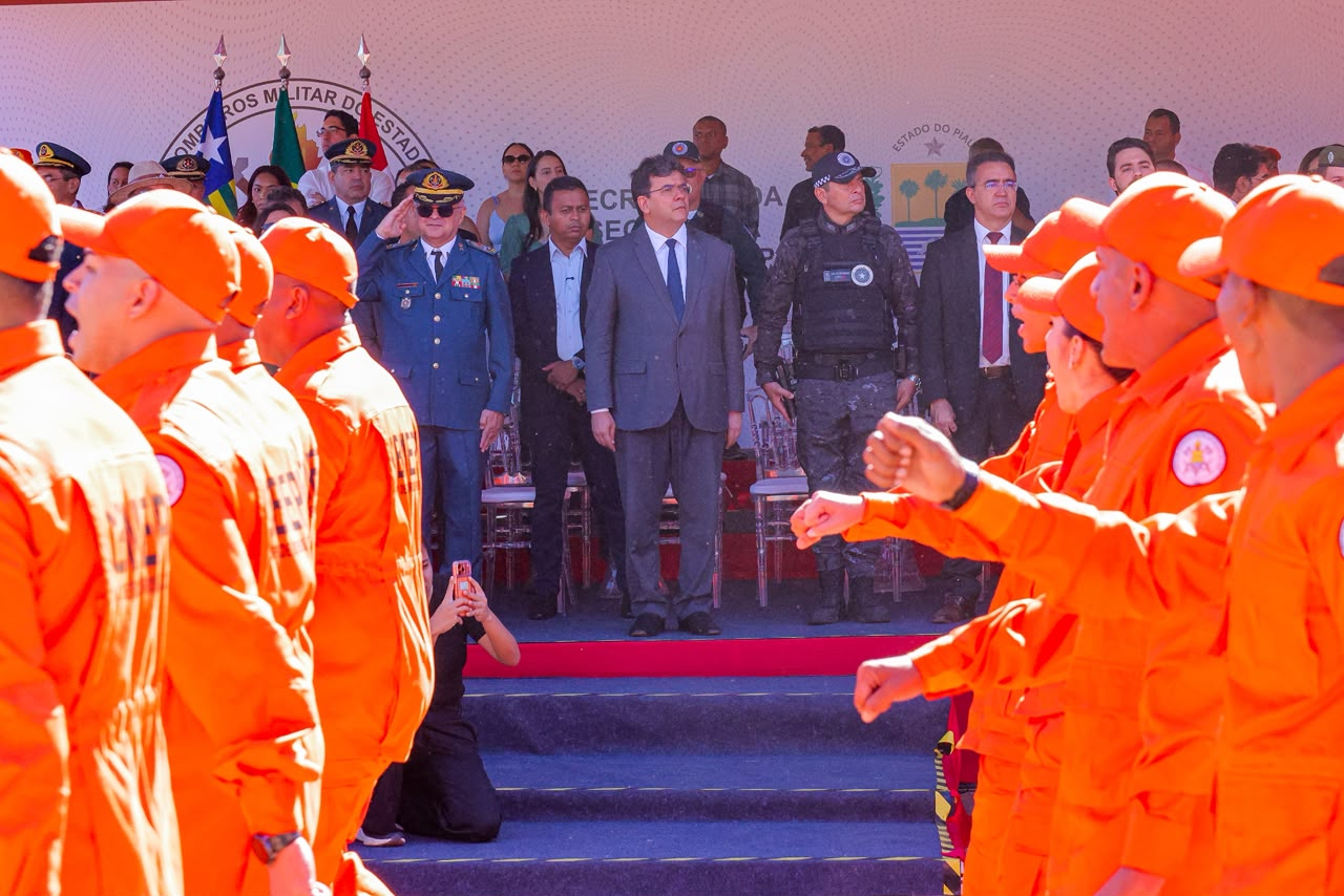 Governador Rafael Fonteles promove 77 bombeiros e entrega R$ 23 milhões em equipamentos ao Corpo de Bombeiros
