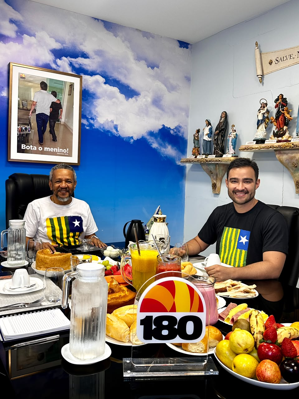 Helder Eugênio recebe Vinicius Dias