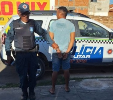 Homem agride companheira grávida e é preso