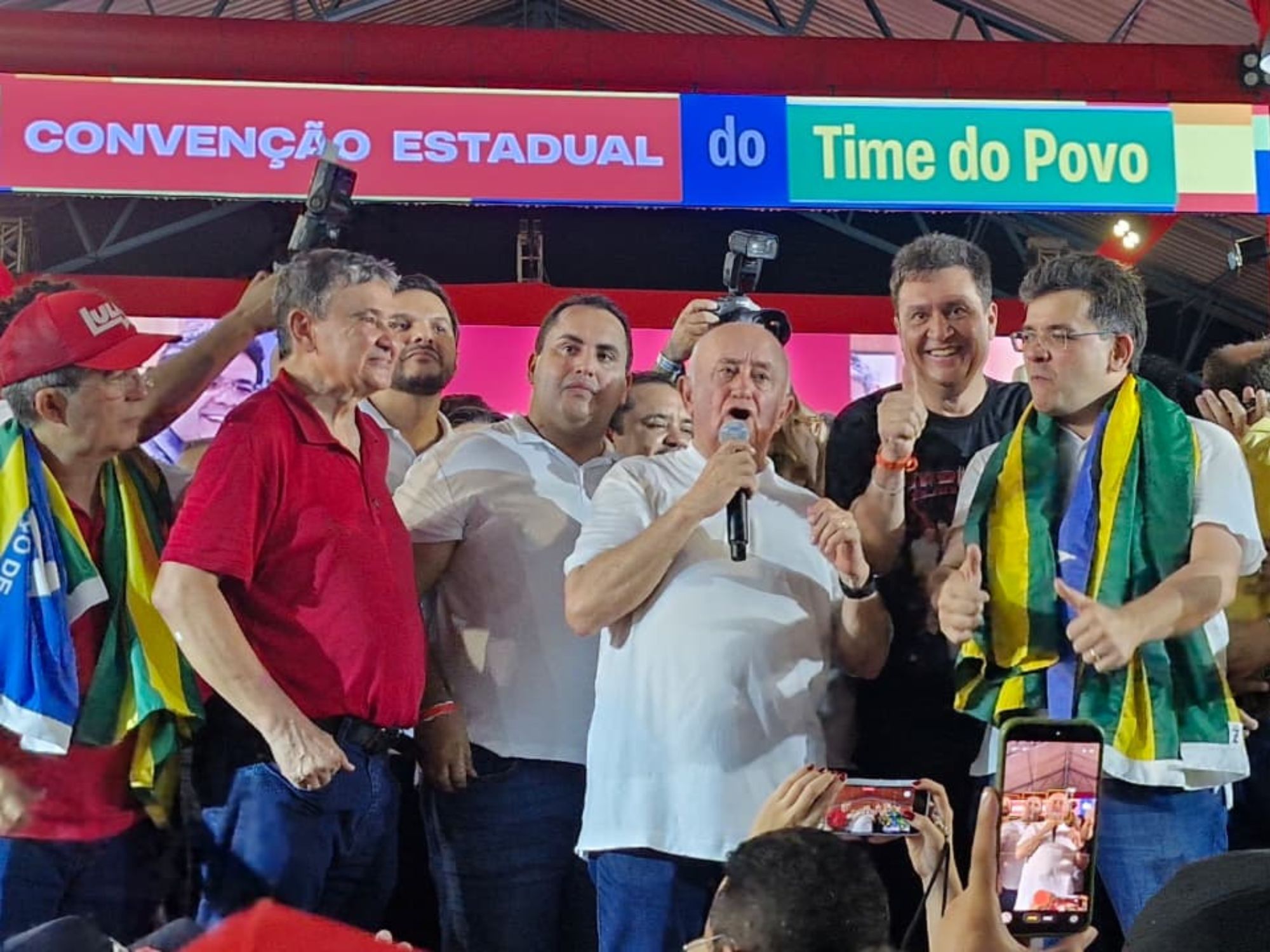 Júlio César destaca apoio de prefeitos e lideranças durante convenção do “Time do Povo”