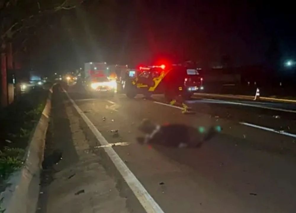 Motociclista morre após invadir contramão e bater de frente com caminhão na BR-369