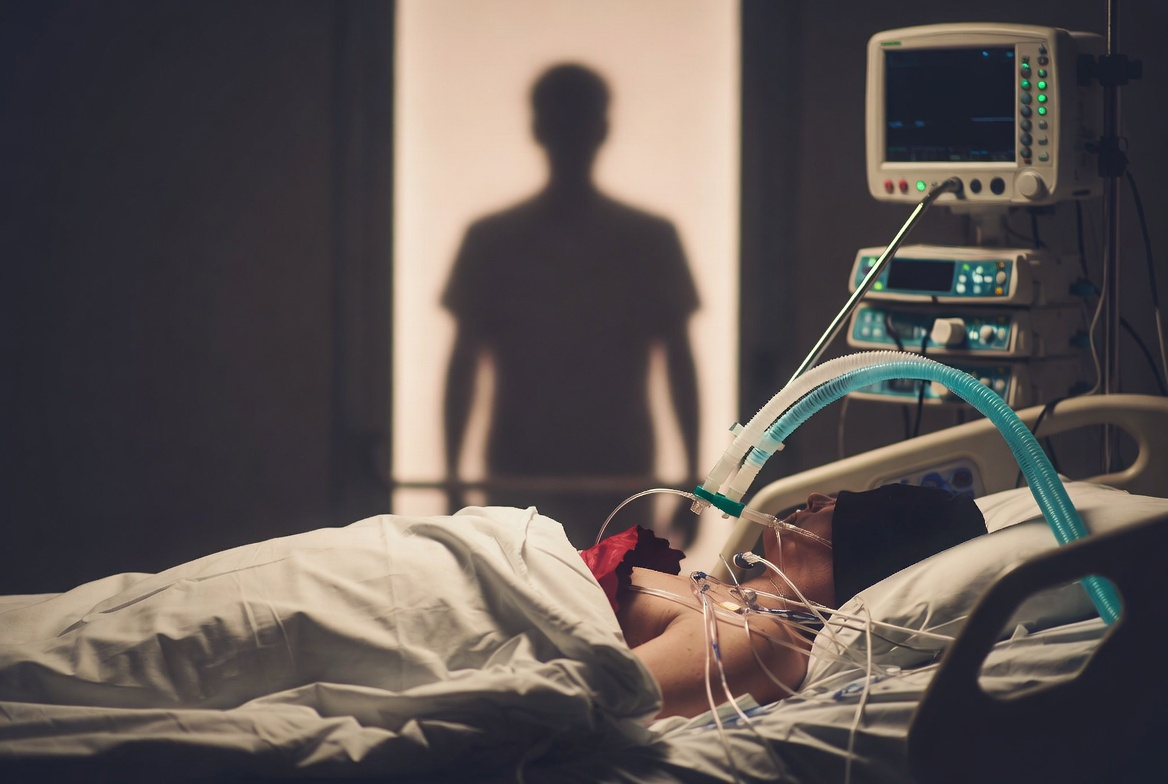 Paciente internado em UTI tem mangueira de ventilação cortada durante visita