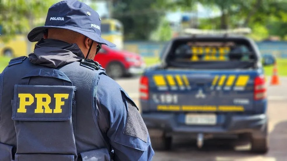 Passageiro com mandado por homicídio é preso em fiscalização da PRF no Piauí