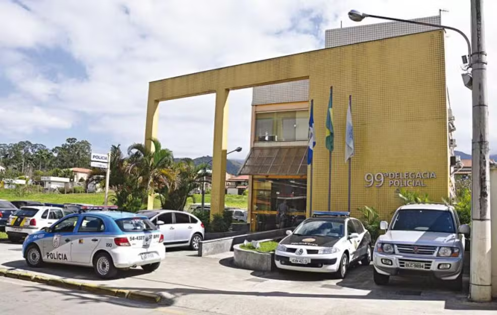 Pintor é encontrado morto em área de mata em Itatiaia