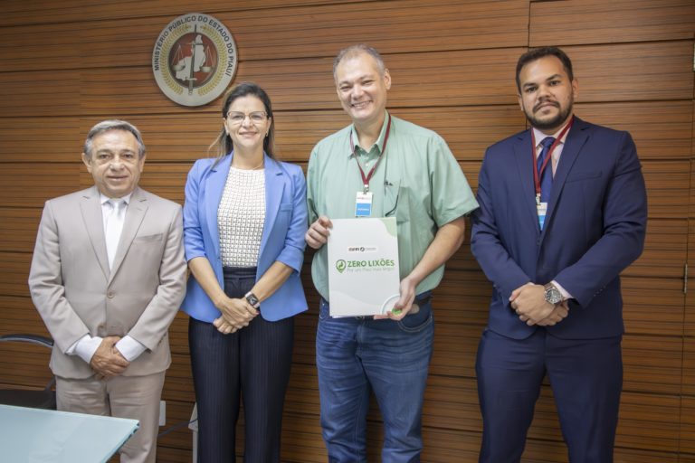 Prefeitos de Piracuruca e Porto firmam acordos com o MPPI para encerramento de lixões