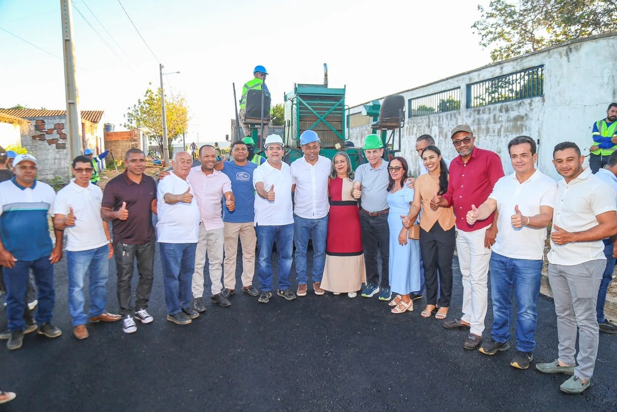 Rafael Fonteles vistoria obras de pavimentação asfáltica em seis ruas de Júlio Borges