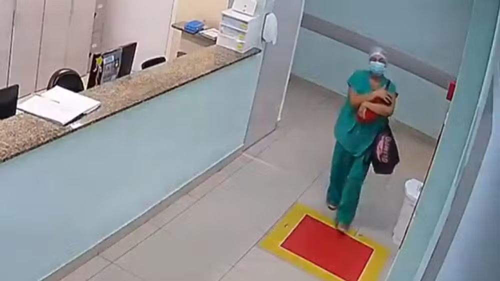 Técnica de enfermagem é suspensa pelo Coren após tentativa de retirar recém-nascido de maternidade em Teresina