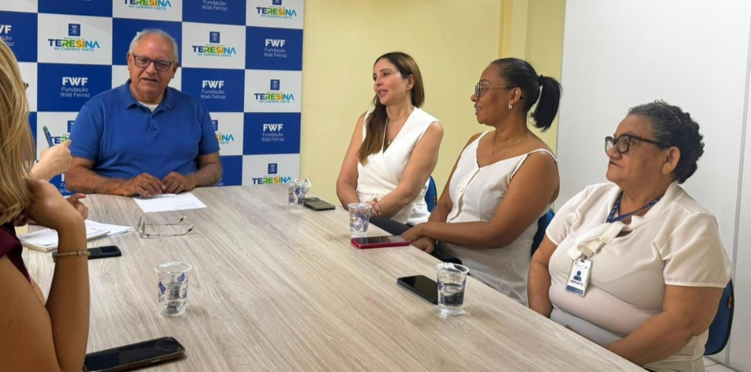 Vereadora Lucy resolve demandas da zona Norte com Kleber Montezuma na Fundação Wall Ferraz