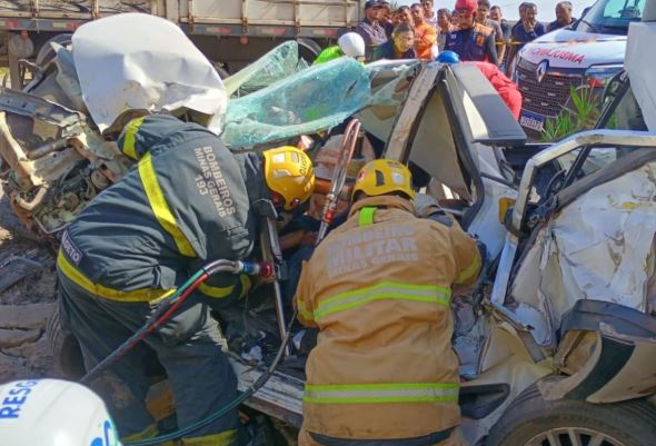 Acidente entre quatro veículos deixa 13 feridos na BR-040, em Carandaí
