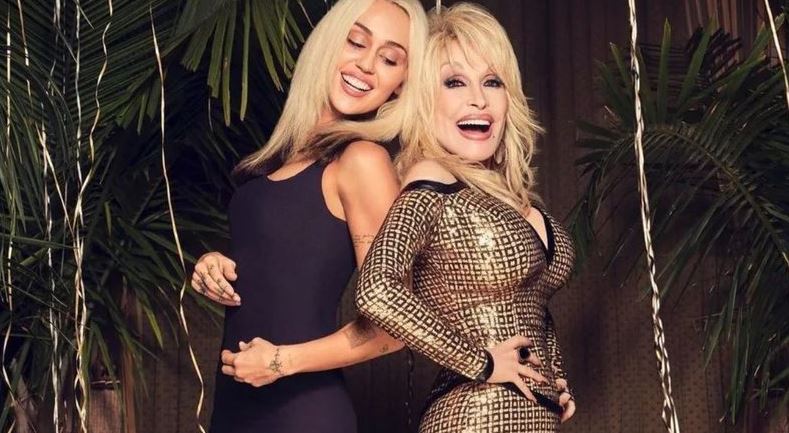 Afilhada de Dolly Parton, Miley Cyrus presta homenagem