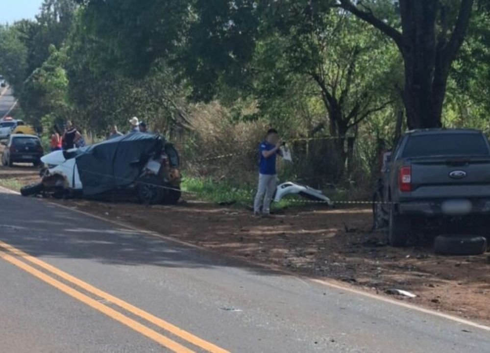 Colisão frontal deixa um morto e um ferido em grave acidente na PR-180