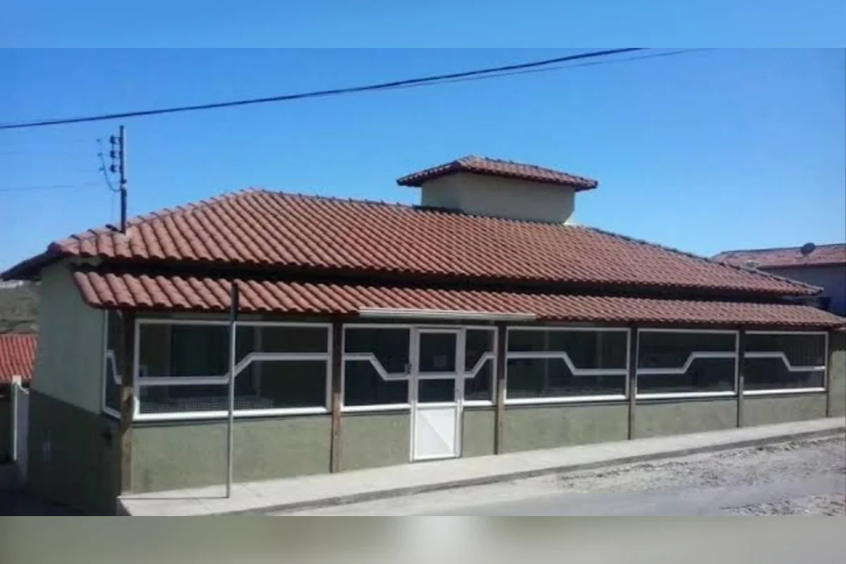 Criança de 7 anos morre engasgada dentro de escola em MG