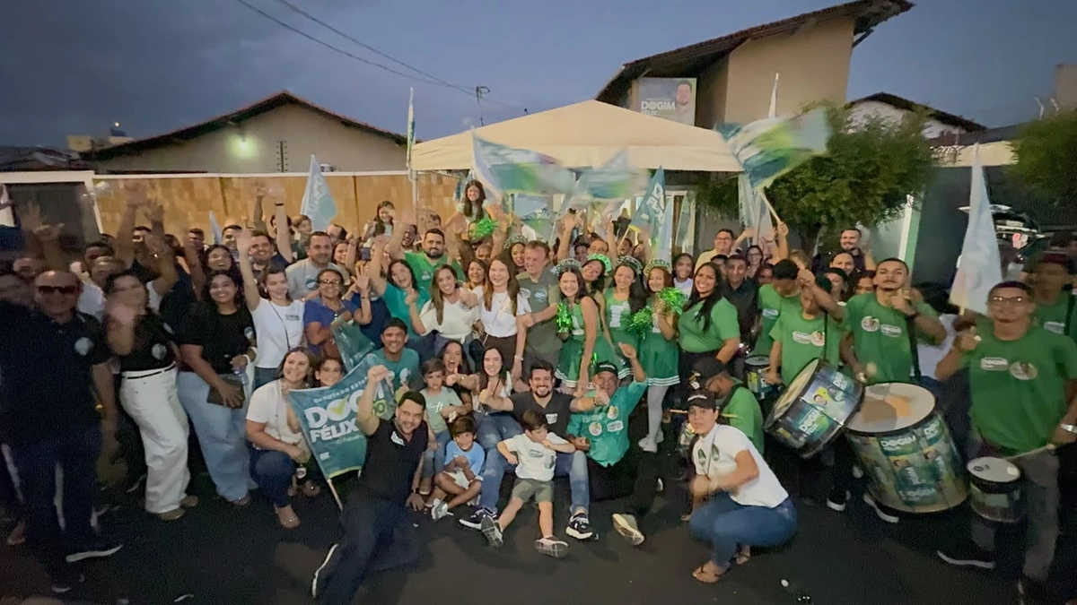 Dogim Félix inaugura comitê e realiza adesivaço em Teresina