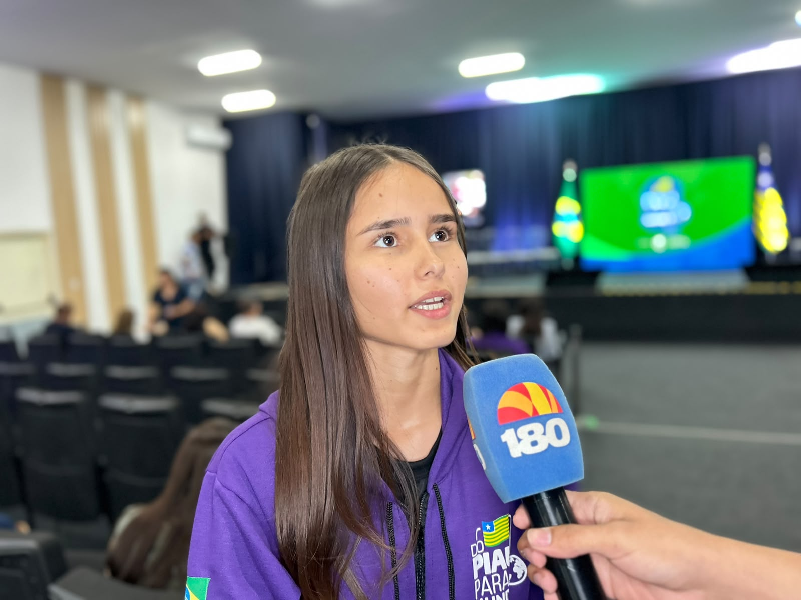Fantinny Niraj celebra intercâmbio na Alemanha e afirma que vivência será valiosa para formação em Sistemas de Informação