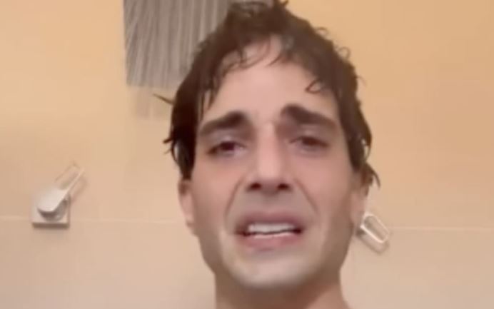 Fiuk surge chorando no banho e desabafa sobre dinheiro: “Querem me