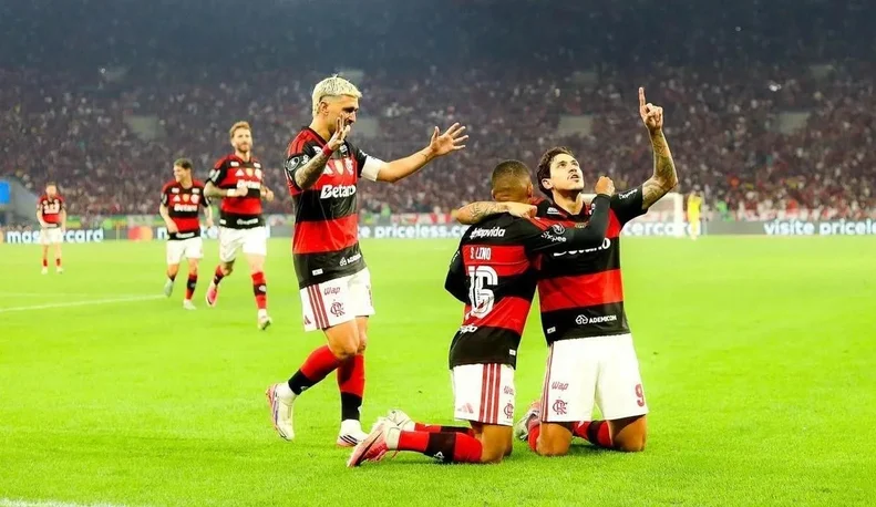 Flamengo elimina Cruzeiro com vitória por 2 a 1 e avança às quartas da Libertadores