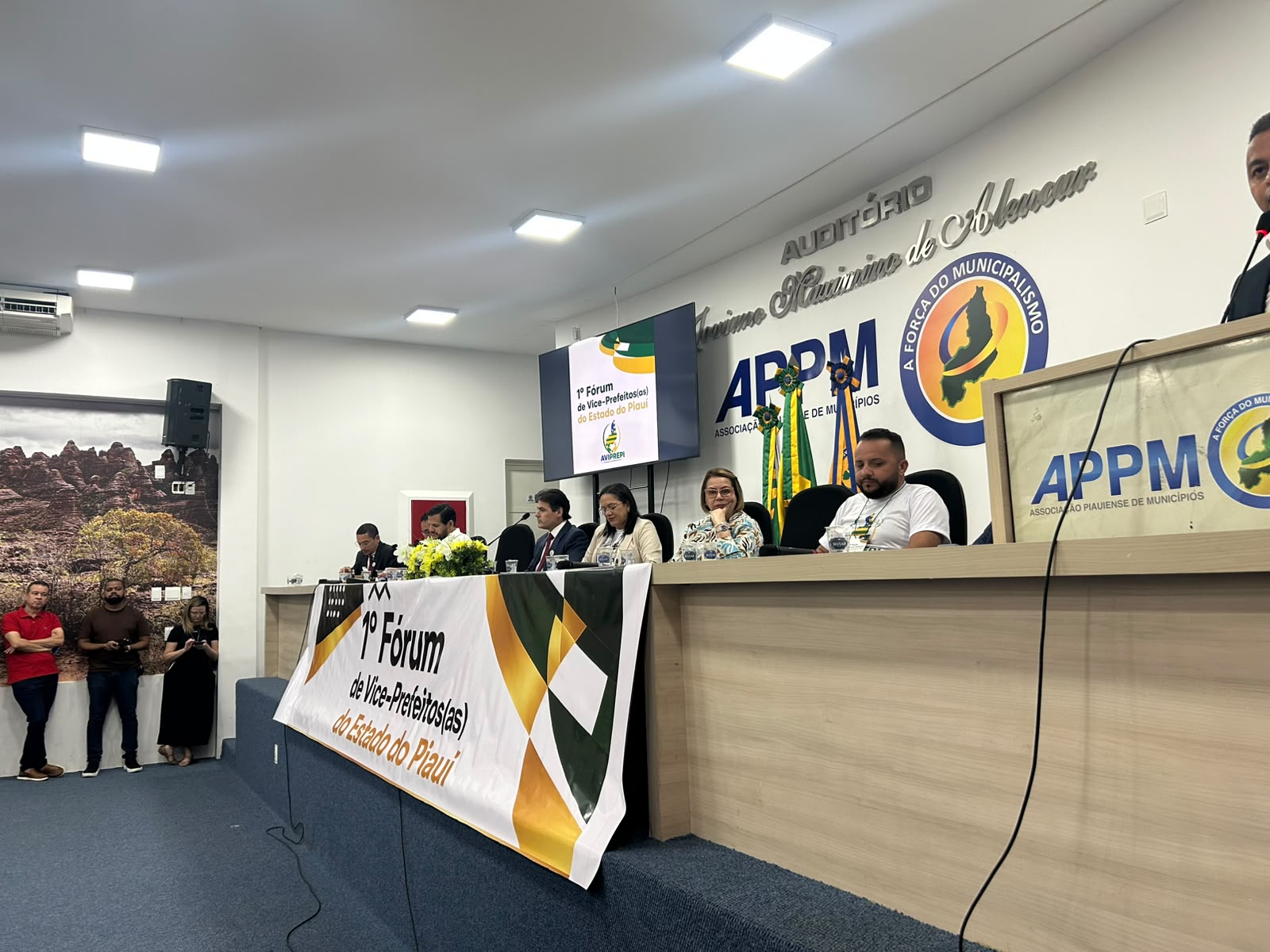 Fórum reúne vice-prefeitos e fortalece municipalismo com criação de associação no Piauí