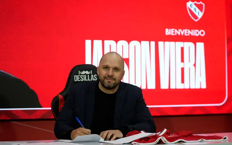 Gigante argentino contrata ex-zagueiro do Vasco como técnico