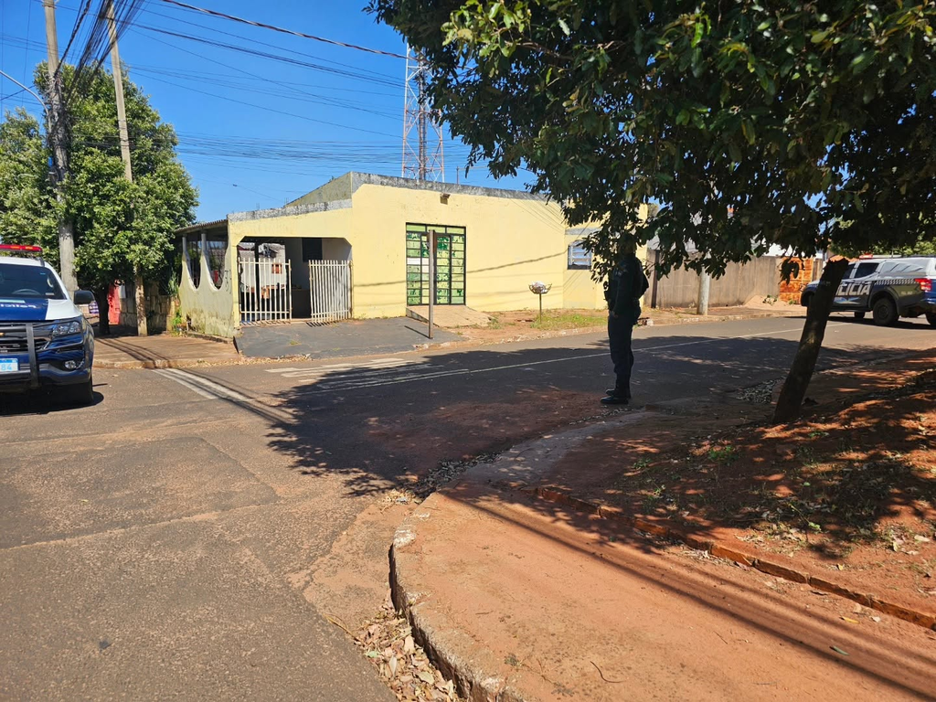 Homem de 35 anos é assassinado com vários tiros dentro de casa