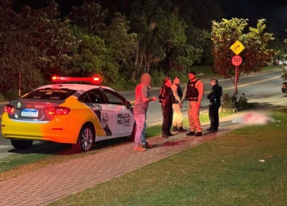 Homem é assassinado com facada no peito na Cidade Industrial de Curitiba e briga horas antes do crime é investigada