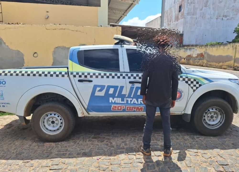 Homem é conduzido à delegacia após ser encontrado com moto roubada em Acauã